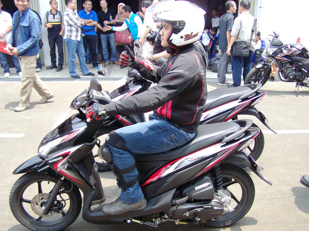Test Ride Honda Vario 110 Fi Nyaman Dan Lincah MONKEYMOTOBLOG